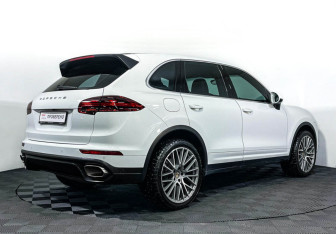 Подержанный автомобиль Porsche Cayenne 2015 года (5 фото)
