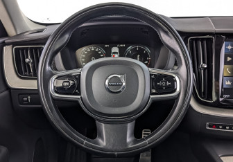 Подержанный автомобиль Volvo XC60 2021 года (21 фото)