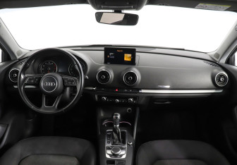 Подержанный автомобиль Audi A3 Hatchback 2016 года (12 фото)