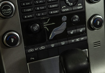 Подержанный автомобиль Volvo XC70 2010 года (15 фото)