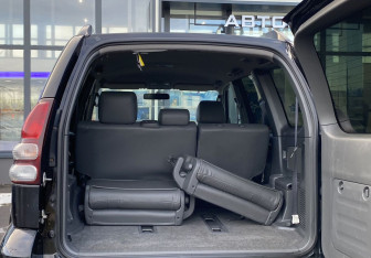 Подержанный автомобиль Toyota Land Cruiser Prado 2004 года (10 фото)