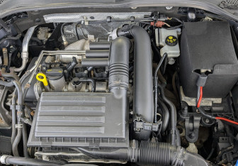 Подержанный автомобиль Volkswagen Golf Hatchback 2013 года (9 фото)