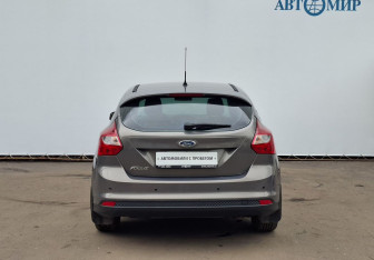 Подержанный автомобиль Ford Focus Hatchback 2011 года (6 фото)