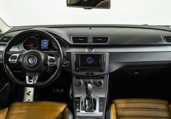 Подержанный автомобиль Volkswagen Passat CC 2013 года (15 фото)