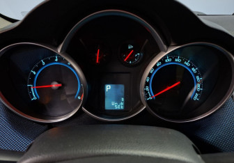 Подержанный автомобиль Chevrolet Cruze Sedan 2013 года (12 фото)