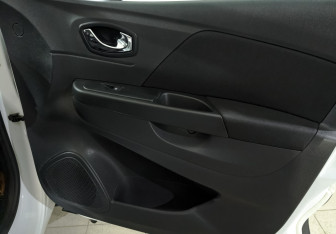 Подержанный автомобиль Renault Kaptur 2017 года (25 фото)