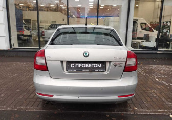 Подержанный автомобиль Skoda Octavia Liftback 2012 года (7 фото)