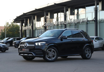 Подержанный автомобиль Mercedes-Benz GLE 2021 года (24 фото)
