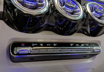 Подержанный автомобиль Mercedes-Benz GLB 2021 года (26 фото)