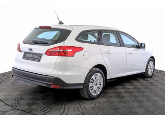 Подержанный автомобиль Ford Focus Wagon 2017 года (5 фото)