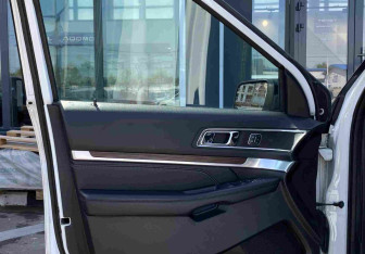 Подержанный автомобиль Ford Explorer 2018 года (23 фото)