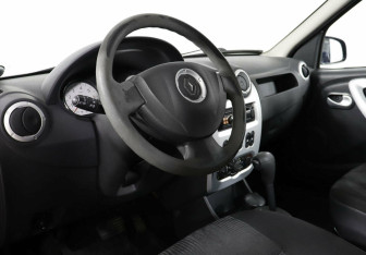 Подержанный автомобиль Renault Logan Sedan 2012 года (6 фото)