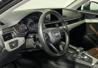 Подержанный автомобиль Audi A4 Sedan 2019 года (13 фото)