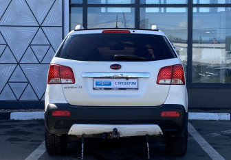 Подержанный автомобиль Kia Sorento 2012 года (6 фото)