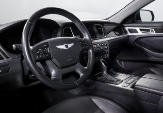 Подержанный автомобиль Hyundai Genesis 2016 года (14 фото)