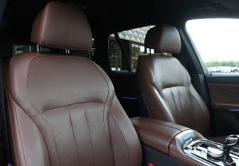 Подержанный автомобиль BMW X5 2019 года (14 фото)