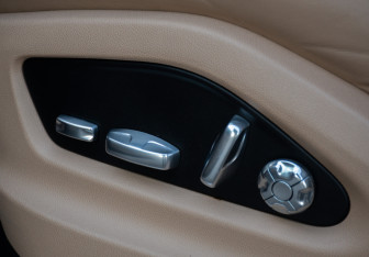 Подержанный автомобиль Porsche Cayenne 2019 года (18 фото)