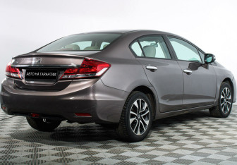 Подержанный автомобиль Honda Civic Sedan 2014 года (3 фото)