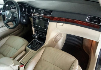 Подержанный автомобиль Skoda Superb Liftback 2010 года (11 фото)
