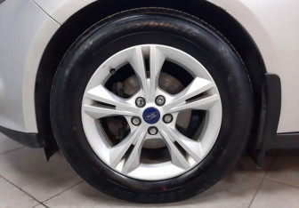 Подержанный автомобиль Ford Focus Sedan 2011 года (9 фото)