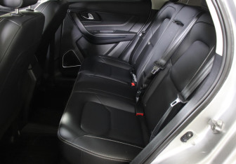 Подержанный автомобиль FAW Besturn X40 2021 года (11 фото)