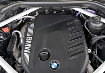 Подержанный автомобиль BMW X5 2023 года (9 фото)
