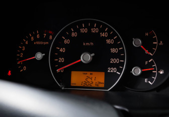 Подержанный автомобиль Kia Carens 2009 года (11 фото)