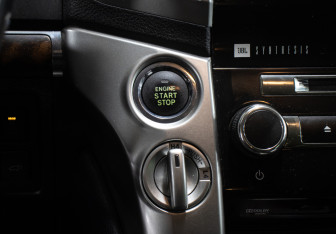 Подержанный автомобиль Toyota Land Cruiser Suv 2013 года (21 фото)