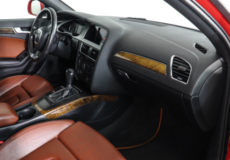 Подержанный автомобиль Audi A4 Sedan 2008 года (10 фото)