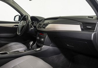 Подержанный автомобиль BMW X1 2014 года (15 фото)