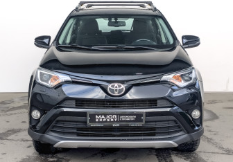 Подержанный автомобиль Toyota RAV4 2017 года (2 фото)