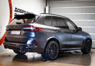 Подержанный автомобиль BMW X5 M 2022 года (4 фото)