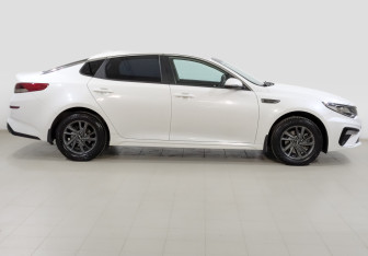 Подержанный автомобиль Kia Optima Sedan 2018 года (4 фото)