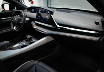 Подержанный автомобиль Changan UNI-V 2024 года (25 фото)