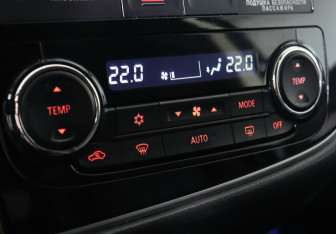 Подержанный автомобиль Mitsubishi Outlander 2017 года (18 фото)