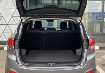 Подержанный автомобиль Hyundai ix35 2012 года (10 фото)