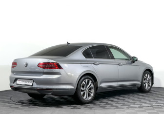 Подержанный автомобиль Volkswagen Passat Sedan 2019 года (5 фото)