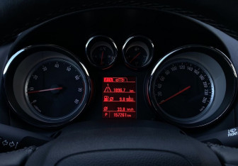 Подержанный автомобиль Opel Astra Hatchback 2014 года (20 фото)