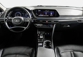 Подержанный автомобиль Hyundai Sonata 2021 года (11 фото)