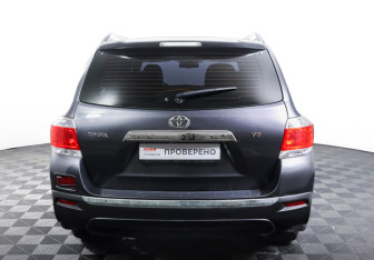 Подержанный автомобиль Toyota Highlander 2011 года (6 фото)
