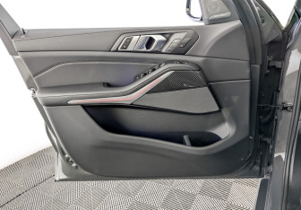 Подержанный автомобиль BMW X5 2024 года (19 фото)