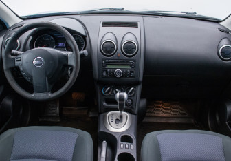 Подержанный автомобиль Nissan Qashqai 2011 года (12 фото)