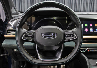 Подержанный автомобиль Geely Monjaro 2023 года (15 фото)