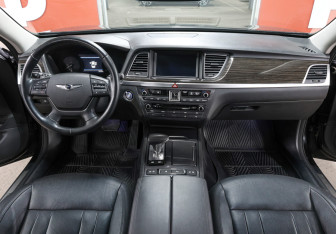 Подержанный автомобиль Genesis G80 2019 года (12 фото)
