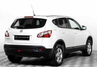 Подержанный автомобиль Nissan Qashqai 2012 года (5 фото)