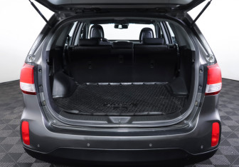 Подержанный автомобиль Kia Sorento 2013 года (9 фото)