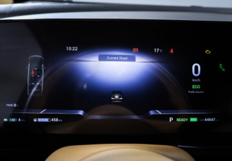 Подержанный автомобиль Voyah Dream 2023 года (16 фото)