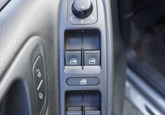 Подержанный автомобиль Volkswagen Golf Hatchback 2012 года (11 фото)