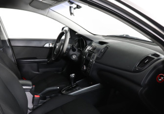 Подержанный автомобиль Kia Cerato Sedan 2009 года (6 фото)