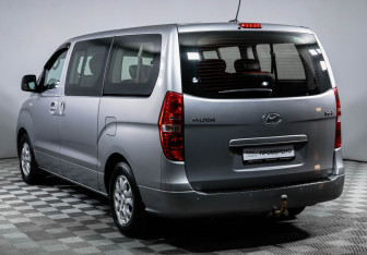 Подержанный автомобиль Hyundai H-1 2015 года (7 фото)